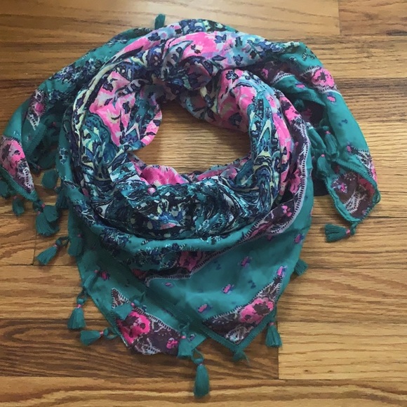 American Eagle Outfitters Accessories - American Eagle Outfitters Multicolor Tassel Scarf